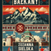 Okładka książki „Zrozumieć Bałkany” Zuzanny Sielskiej utrzymana jest w stylu ilustracyjnym inspirowanym folklorem i plakatem retro, i przedstawia górski krajobraz, architekturę sakralną oraz elementy kultury regionu ujęte w dekoracyjne panele. Dominują zielenie, czerwienie i beże, a całość uzupełniają geometryczne wzory ludowe oraz wyraźna, masywna typografia.